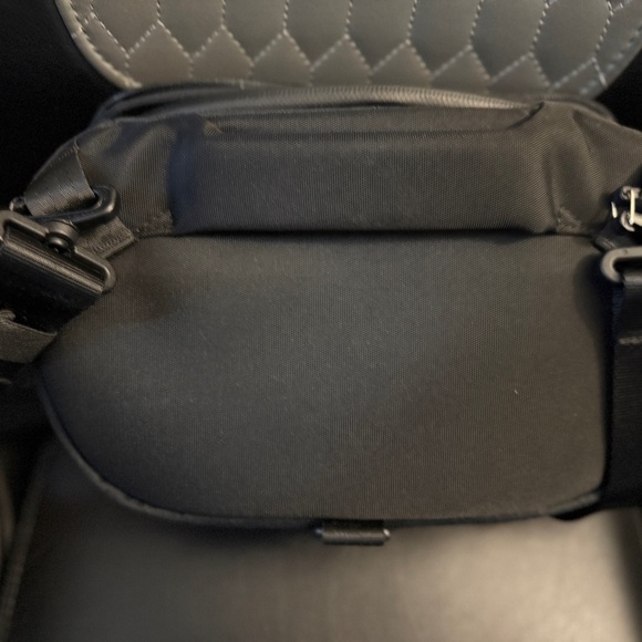 ALPAKA Vertex Pouch X-Pac Crossbody - NWOT - Picture 4 of 4